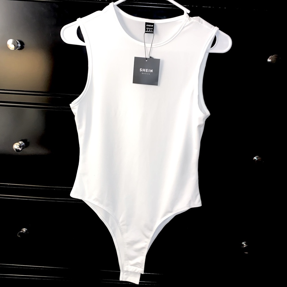 SHEIN NWT Round Neck Fitted Tank Bodysuit WHITE Medium Size 6 w/ Snap Closure